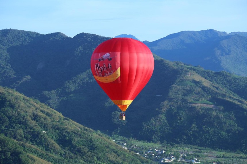 Bay Vietjet tháng 3 nhận ngay vé miễn phí bay khinh khí cầu