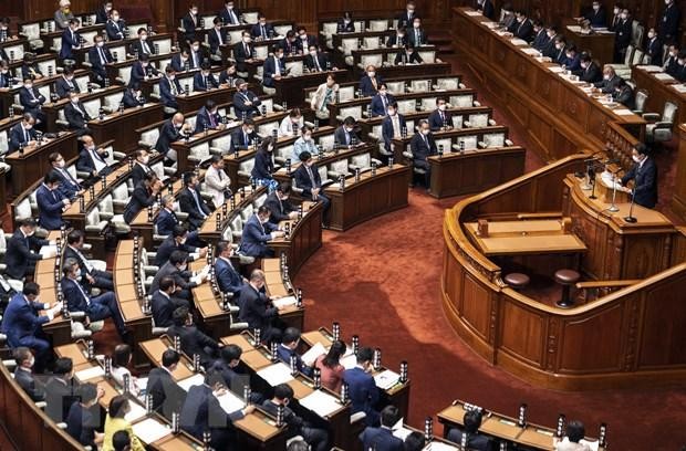 Thủ tướng Nhật Bản Fumio Kishida phát biểu tại phiên họp Quốc hội ở Tokyo. (Ảnh: AFP/TTXVN)