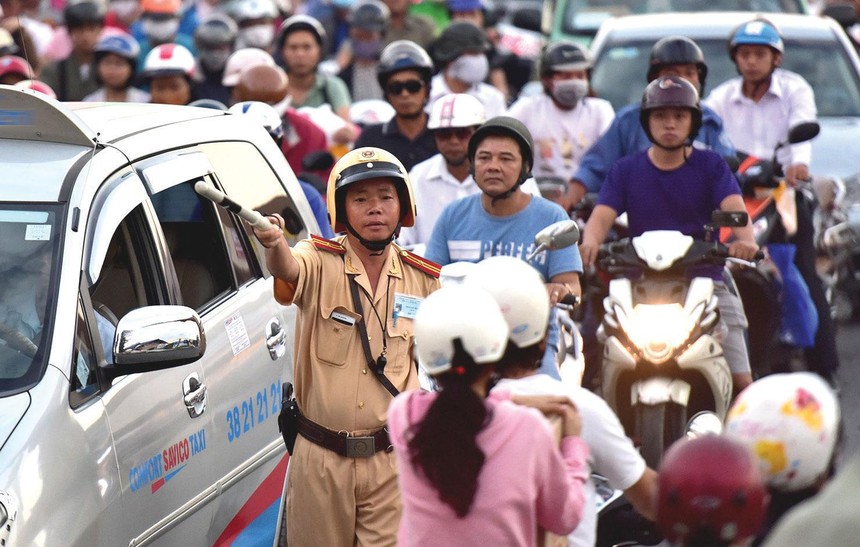 Mô tô, xe gắn máy vẫn là nguồn phương tiện vận tải cơ giới chủ yếu và là nguồn gây tai nạn lớn nhất tại Việt Nam.