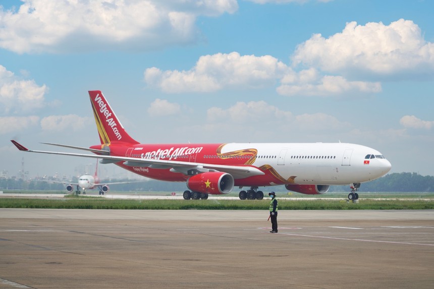 Lợi nhuận công ty mẹ đạt hơn 900 tỷ đồng, Vietjet (VJC) đi đầu mở mạng bay quốc tế, thúc đẩy du lịch, đầu tư