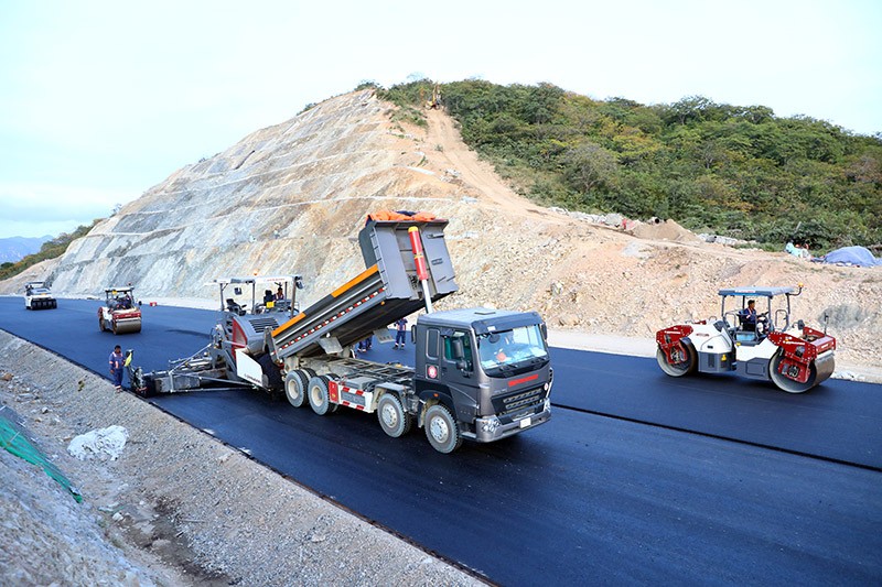 Thi công Dự án thành phần cao tốc Bắc - Nam đoạn Vĩnh Hảo - Phan Thiết. Ảnh: Đức Thanh.