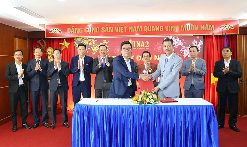 Đại diện HĐQT và Đại diện Ban Tổng giám đốc ký kết thực hiện nhiệm vụ SXKD năm 2023.