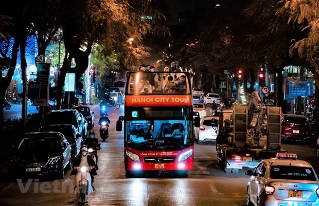 Thời gian xuất phát tuyến City tour: 8 giờ 30, 10 giờ 30, 13 giờ, 15 giờ, 17 giờ, 19 giờ, 21 giờ. (Ảnh: Minh Hiếu/Vietnam+)