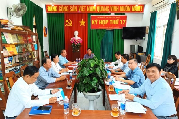 Tại Kỳ họp thứ 17, Ủy ban Kiểm tra Tỉnh ủy An Giang đã xem xét kỷ luật nhiều tổ chức đảng và đảng viên Cục trưởng Cục Thi hành Án Dân sự tỉnh An Giang. (Nguồn: Lao Động).