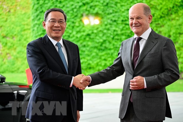 Thủ tướng Đức Olaf Scholz (phải) tại lễ đón Thủ tướng Trung Quốc Lý Cường ở Berlin ngày 19/6/2023. (Ảnh: AFP/TTXVN)