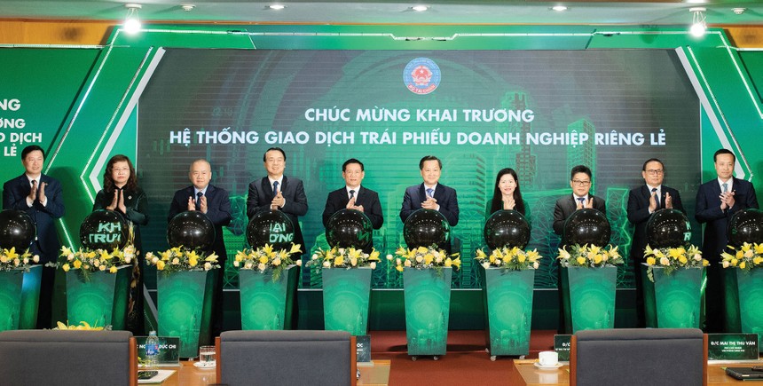 Ngày 19/7/2023, hệ thống giao dịch trái phiếu doanh nghiệp phát hành riêng lẻ tại HNX chính thức vận hành.