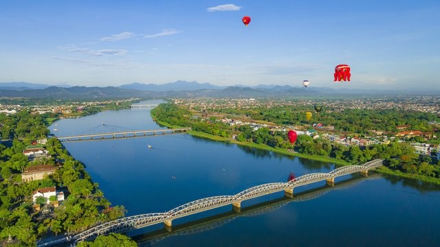 Thừa Thiên Huế phấn đấu trở thành một trong những điểm đến du lịch hàng đầu của Việt Nam và khu vực Đông Nam Á.