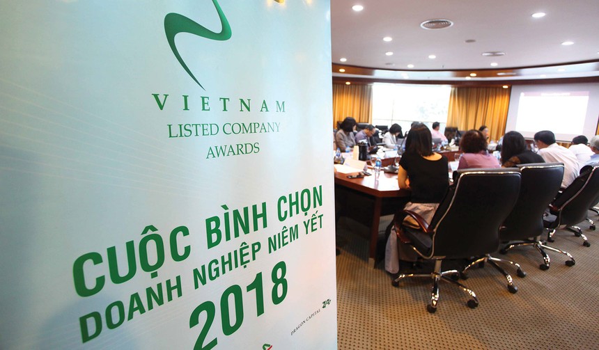 Năm 2018, Cuộc bình chọn Báo cáo thường niên được đổi tên thành Cuộc bình chọn Doanh nghiệp niêm yết.