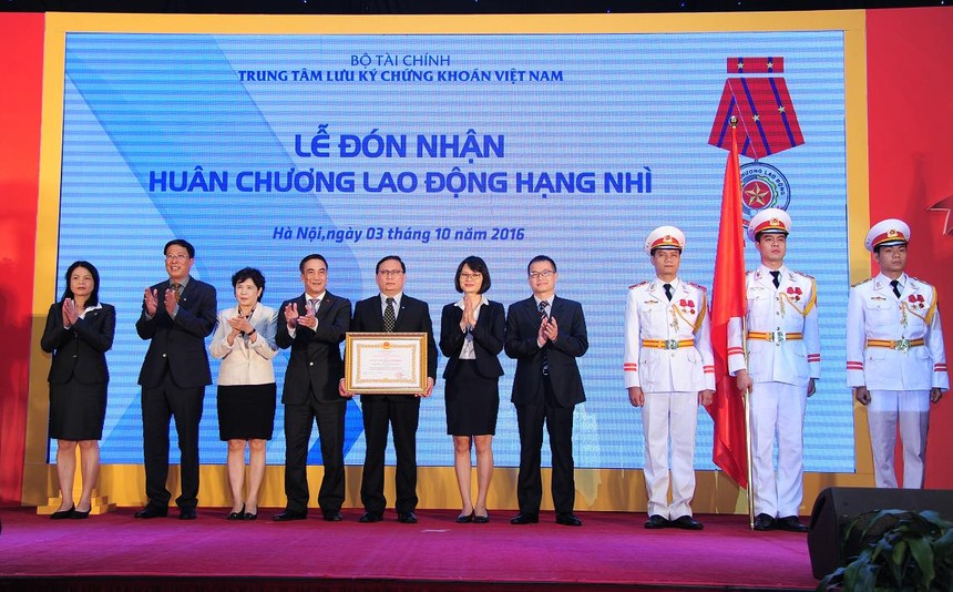 VSD nhận Huân chương Lao động hạng nhì 