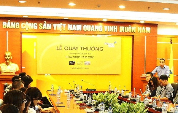 Chủ nhân của những quà tặng may mắn đã được xác định trong Lễ quay thưởng PVcomBank tổ chức. 