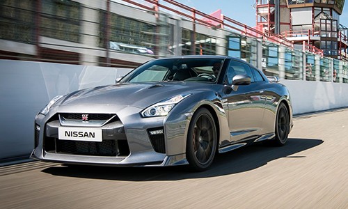 Nissan GT-R 2017 giá từ 117.000 USD