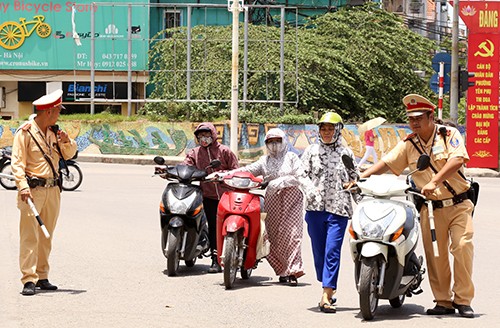  Từ 1/8, tăng mức tiền xử phạt hành chính với nhiềuhànhvi phạm giao thông. Ảnh minh hoạ: Bá Đô