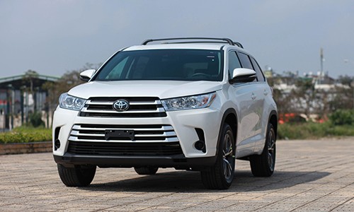 Toyota Highlander LE 2017 đầu tiên ở Hà Nội