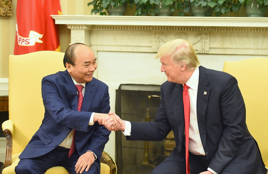 Thủ tướng Nguyễn Xuân Phúc và Tổng thống Hoa Kỳ Donald Trump trong cuộc hội đàm tại Nhà Trắng. Ảnh: VGP/Quang Hiếu