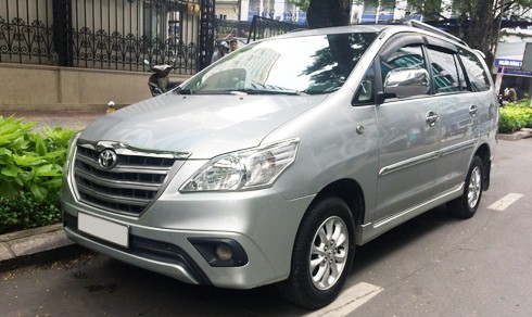 Chiếc Toyota Innova 2014 còn cứng cáp dù chạy dịch vụ hàng ngày.