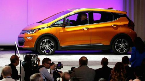 Mẫu Chevrolet Bolt EV trình làng tại North American International Auto Show tại Detroit hồi tháng 9 vừa qua.Ảnh: Reuters