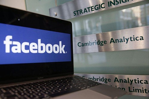 CEO Cambridge Analytica từ chức trong tâm bão scandal rò rỉ dữ liệu.