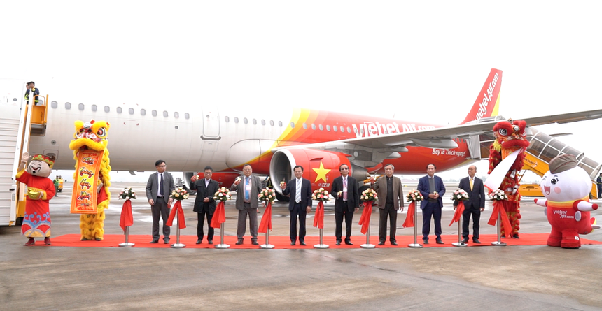 Vietjet khai trương đường bay TP.HCM - Vân Đồn