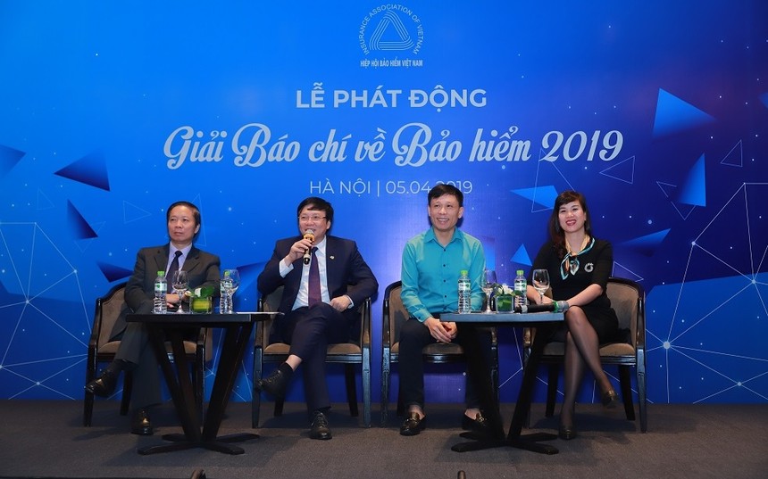 Ban giám khảo giải báo chí về bảo hiểm 2019 trả lời câu hỏi của các cơ quan báo chí