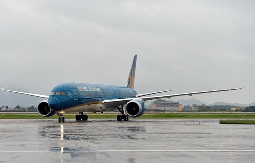 Máy bay Vietnam Airlines dừng cất cánh vì khách đốt lửa