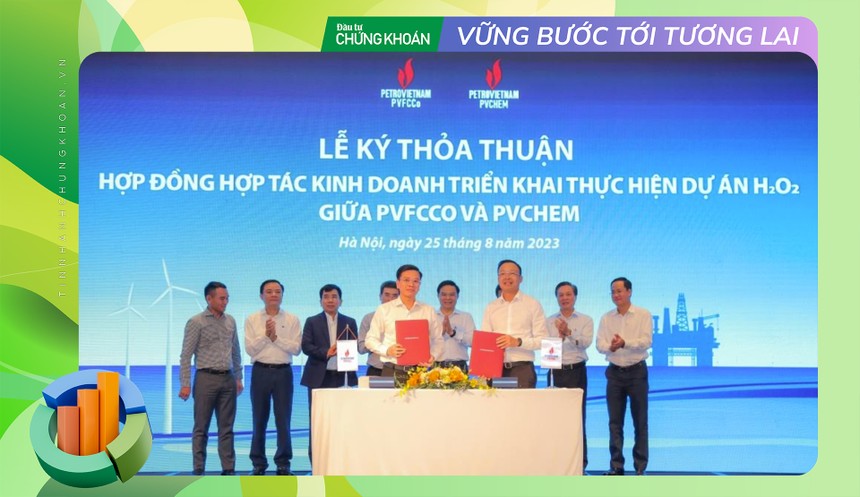 Lãnh đạo Petrovietnam, PVFCCo và PVChem chứng kiến lễ ký hợp đồng.