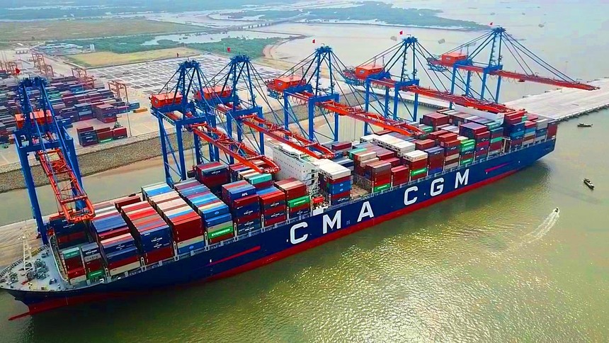 Toàn cảnh chuyến tàu thương mại đầu tiên của hãng tàu CMA – CGM tại Cảng Gemalink (Ảnh: Lê Toàn)