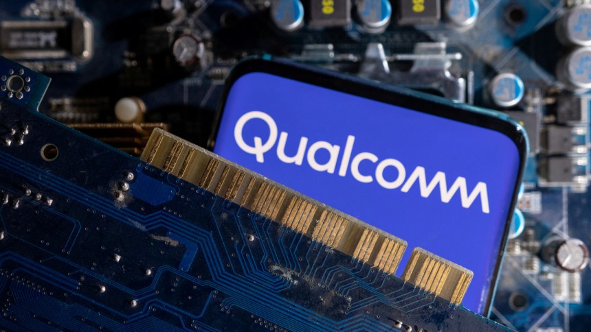 Reuters: Qualcomm đã tiếp cận Intel về khả năng mua lại trong những ngày gần đây