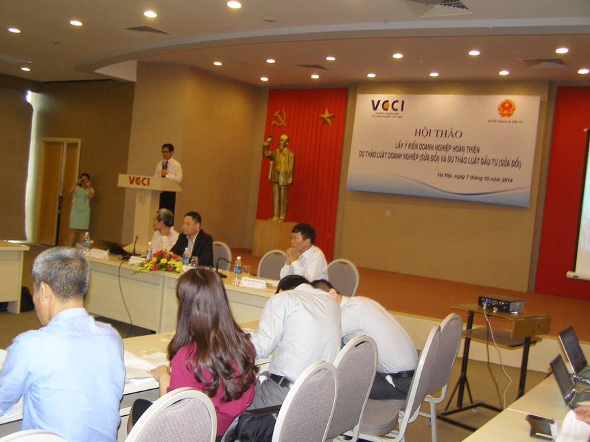 Chủ tịch VCCI: Doanh nghiệp đang trầy trật “vượt bão” 