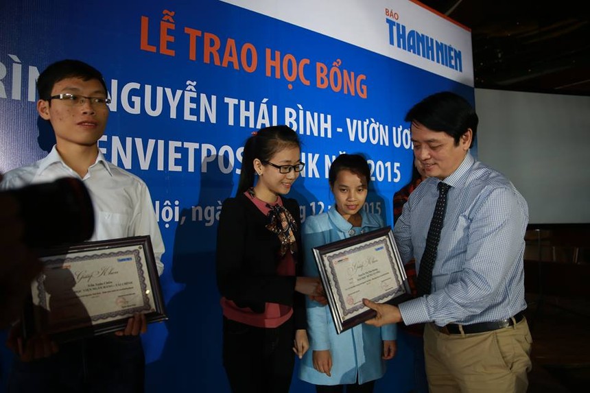 Vườn ươm nhân tài LienVietPostBank 2015 trao học bổng cho sinh viên