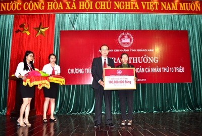 Agribank trao thưởng khách hàng chủ tài khoản cá nhân thứ 10 triệu