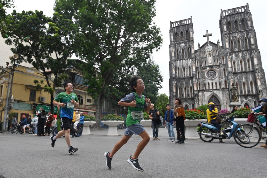 VPBank Hanoi Marathon ASEAN 2020 sôi động với nhiều thành tích ấn tượng