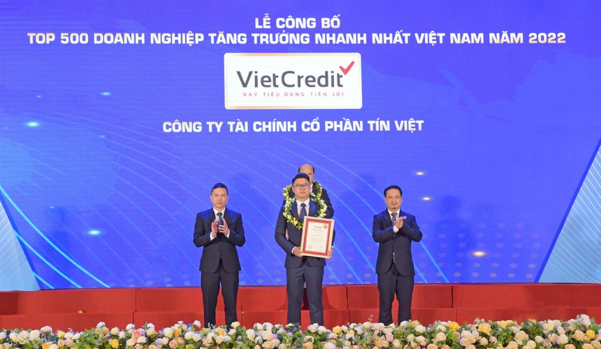 VietCredit thăng hạng vượt bậc đứng thứ 3 trong bảng FAST500