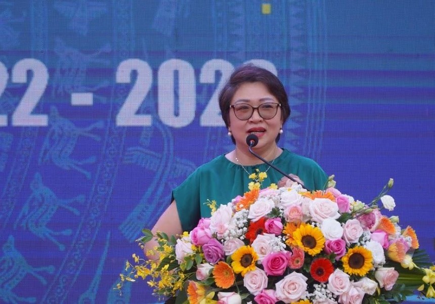 Bà Trịnh Như Quỳnh, Giám đốc Đối ngoại, Marketing và Thương hiệu, Ngân hàng Standard Chartered Việt Nam phát biểu tại Lễ khởi động dự án "Tự tin lập nghiệp".