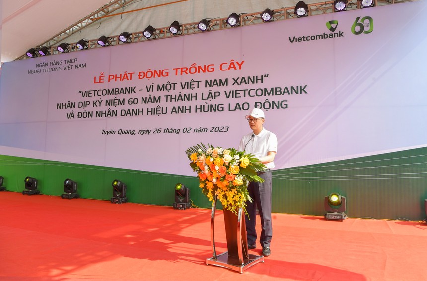 Ông Phạm Quang Dũng - Ủy viên Ban Thường vụ Đảng ủy Khối Doanh nghiệp Trung ương, Bí thư Đảng ủy, Chủ tịch HĐQT Vietcombank phát động phong trào trồng cây “Vietcombank - Vì một Việt Nam xanh”