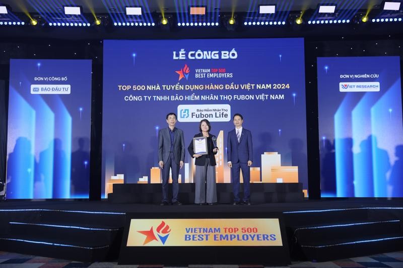 Bà Lo, Mei - Fang, CEO Fubon Life Việt Nam tại lễ trao giải.