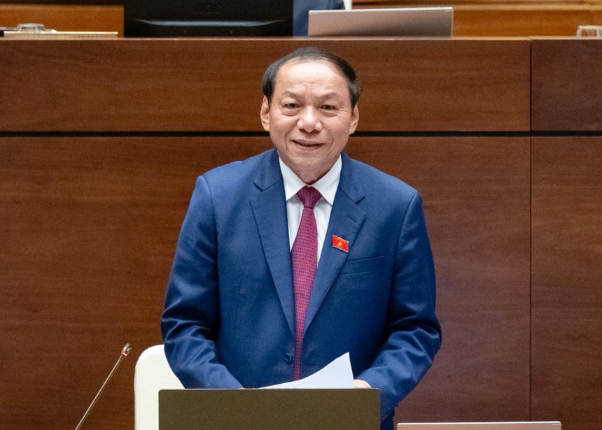 Bộ trưởng Bộ Văn hoá, Thể thao và Du lịch Nguyễn Văn Hùng trả lời chất vấn sáng 6/6.