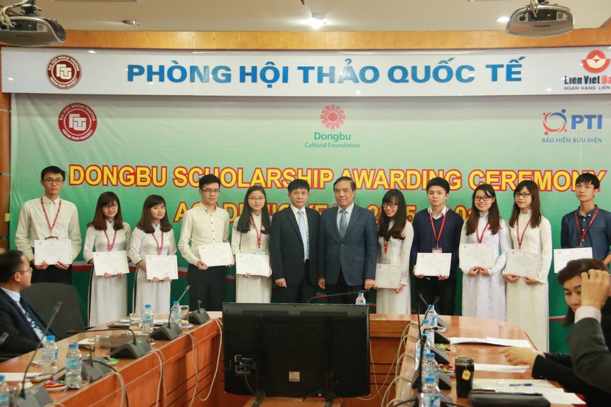 PTI trao 1 tỉ đồng học bổng cho sinh viên Hà Nội