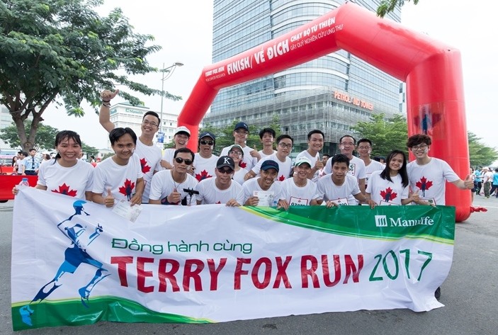 Manulife Việt Nam đóng góp gần 200 triệu đồng cho Quỹ Terry Fox