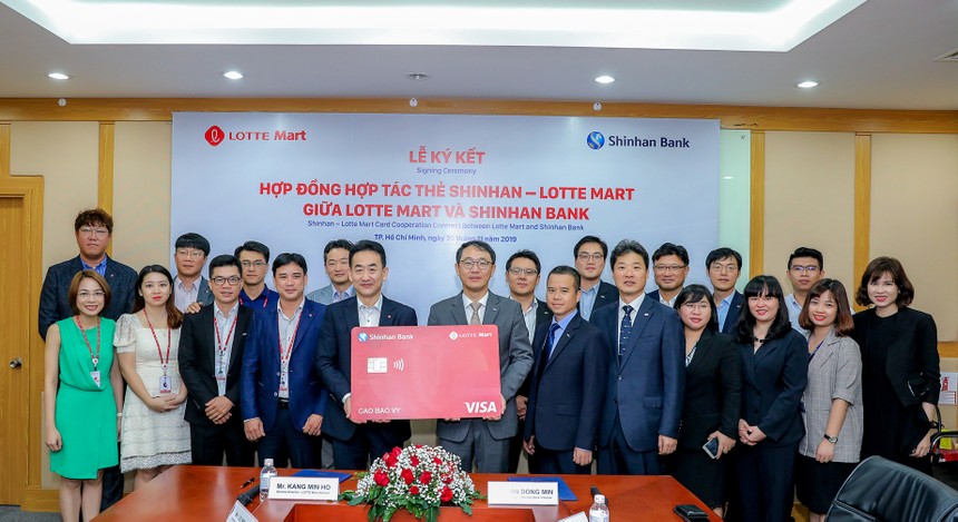 Ngân hàng Shinhan và Lotte Mart ra mắt thẻ Shinhan - Lotte Mart