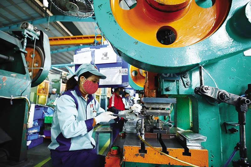 Tăng 7,4% so với cùng kỳ năm 2020, Chỉ số Sản xuất toàn ngành công nghiệp (IIP) là điểm sáng của nền kinh tế trong 2 tháng đầu năm 2021. Ảnh: Đức Thanh