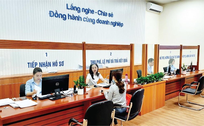 Bộ phận tiếp nhận hồ sơ đăng ký kinh doanh tại Sở Kế hoạch và Đầu tư Hải Phòng rất vắng người đến làm thủ tục do từ ngày 1/1/2021, toàn bộ thủ tục đã được thực hiện trực tuyến. Ảnh: Thanh Tân