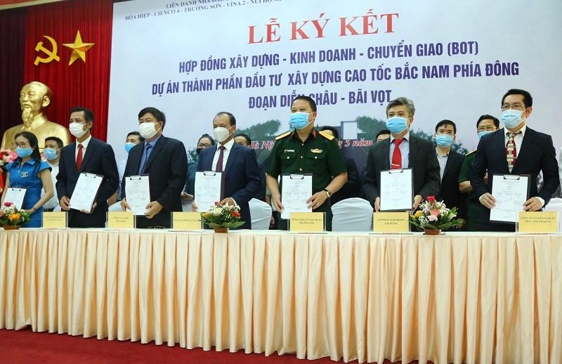 Liên danh Nhà đầu tư Công ty TNHH Hòa Hiệp - Công ty Cổ phần Tập đoàn CIENCO4 - Công ty TNHH đầu tư Núi Hồng - Tổng công ty xây dựng Trường Sơn - Công ty Cổ phần Đầu tư và Xây dựng VINA2 sẽ có tối đa 6 tháng tính từ khi hợp đồng BOT có hiệu lực để hoàn tất việc ký hợp đồng tín dụng cho Dự án.