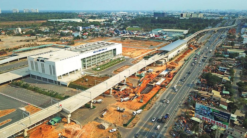 Tuyến Metro số 1 đạt hơn 83% khối lượng nhưng vẫn vướng mắc khiến hàng ngàn tỷ đồng chưa được giải ngân (Ảnh: Lê Toàn).