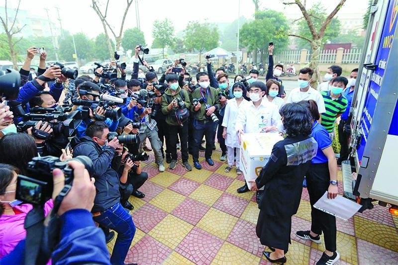 Chưa bao giờ, doanh nghiệp, doanh nhân hay những nhà báo tự nhận mình là những người lính đi đầu.