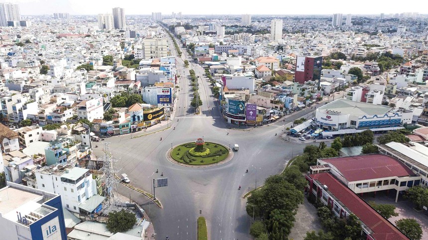 TP.HCM những ngày “ngồi nhưng không yên”. Ảnh: Lê Toàn