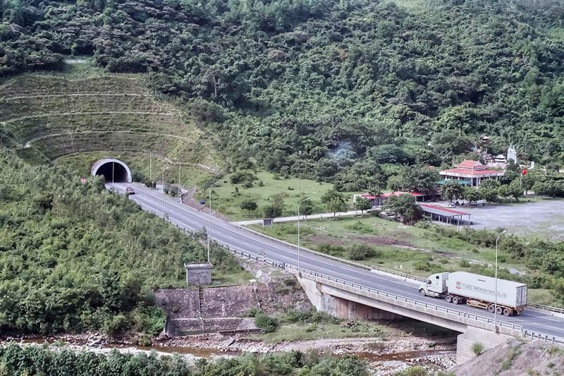 Hầm đường bộ Đèo Ngang, một nút cổ chai trên tuyến Quốc lộ 1A