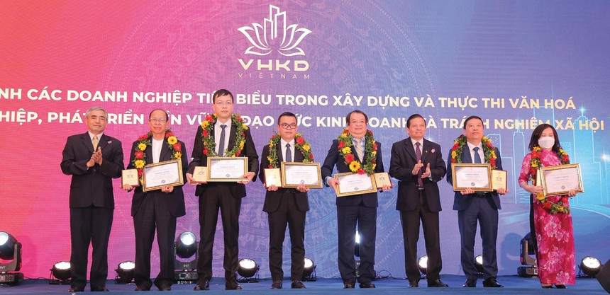 PVCFC lọt Top doanh nghiệp xây dựng và thực thi văn hóa doanh nghiệp tốt nhất 2021