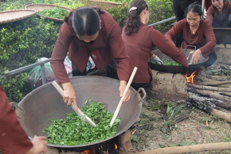 Thi sao chè tại Lễ hội trà Tân Cương (Thái Nguyên) ba năm trước.