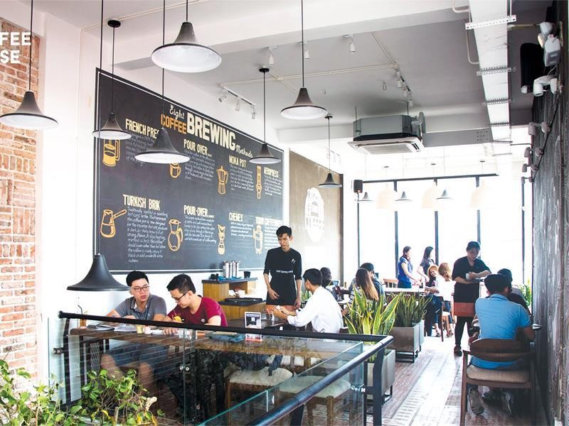 The Coffee House hiện phải chuyển đổi mô hình, công năng để kiểm soát chi phí và phù hợp với các yêu cầu mới như giao hàng online, bán hàng mang đi.