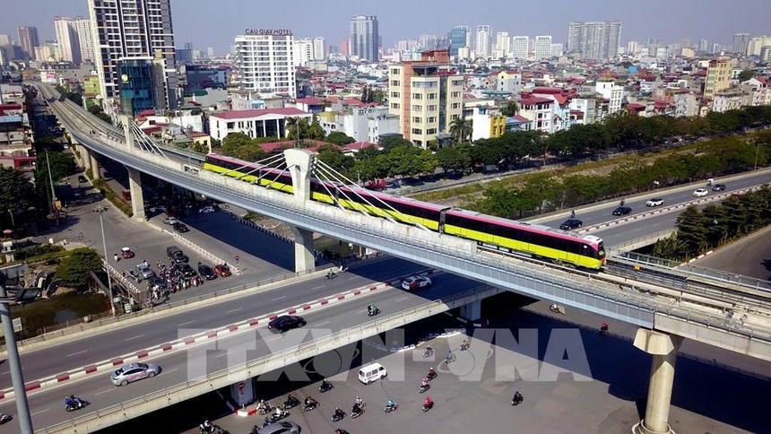 Đoàn tàu Nhổn - Ga Hà Nội chạy thử trong ngày 6/12/2021. Ảnh: Huy Hùng - TTXVN